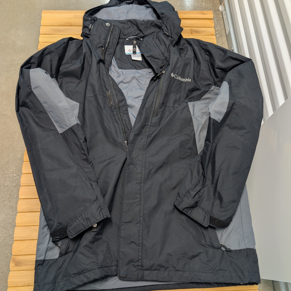 Columbia Men's Black and Gray Jacket